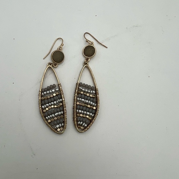 Elegant Gold and Gray Beaded Earrings Pre Own - Picture 4 of 5